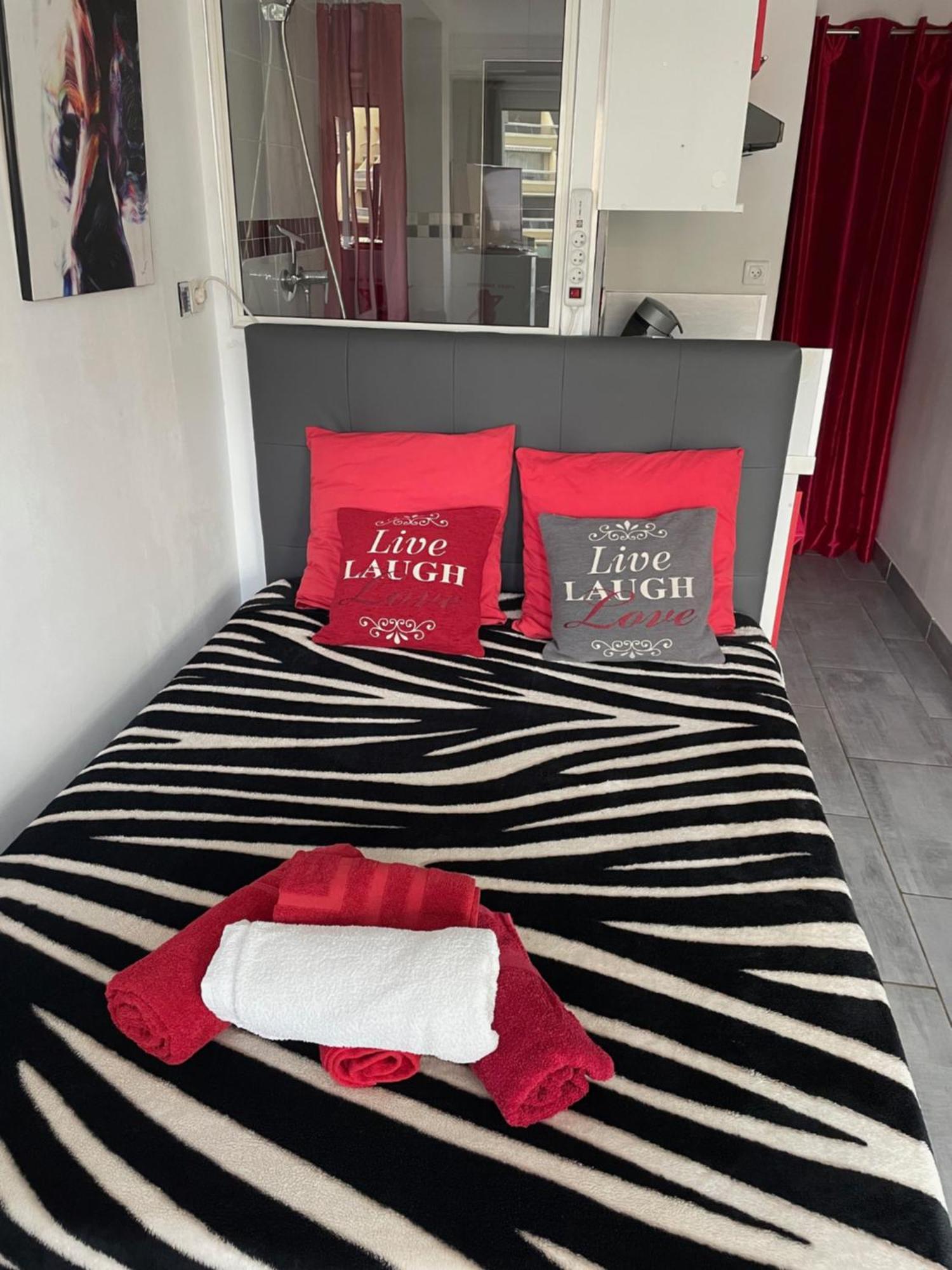 Naturist Paradise In « Swinging Cap » Agde Extérieur photo